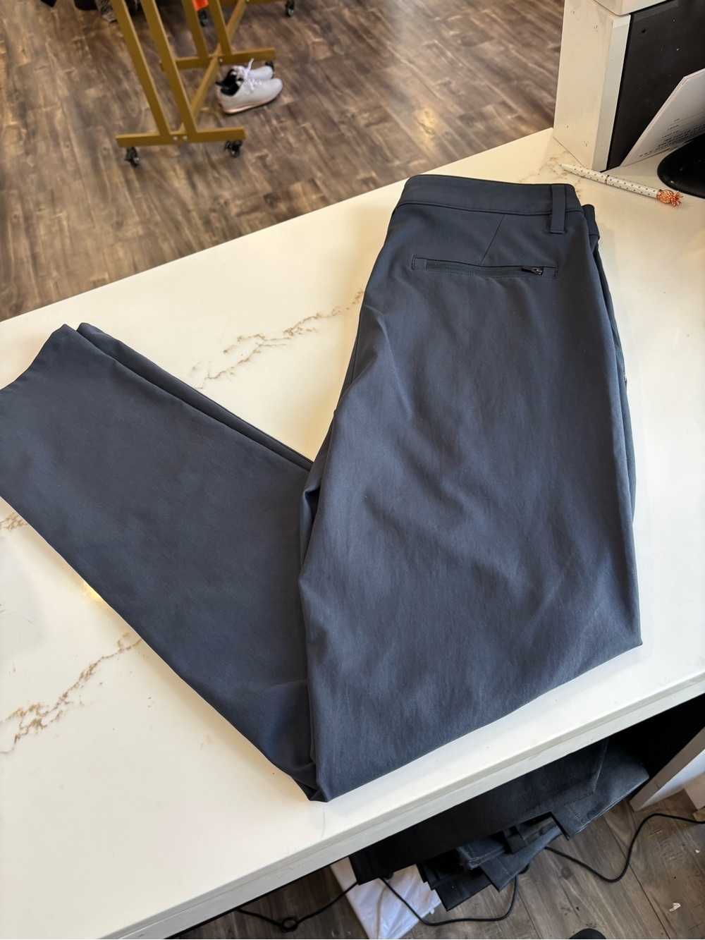 Vuori Men's Performance Pants in Slate Blue